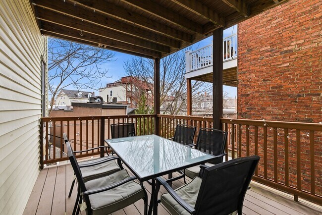 Building Photo - 194 Emerson St