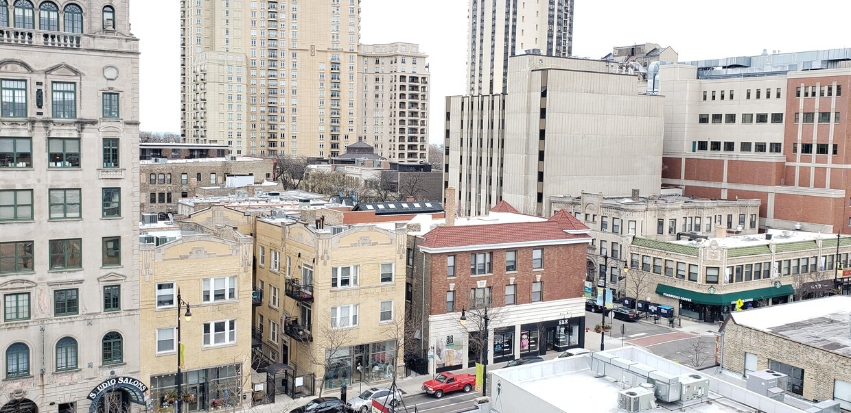East view - 607 W Wrightwood Ave