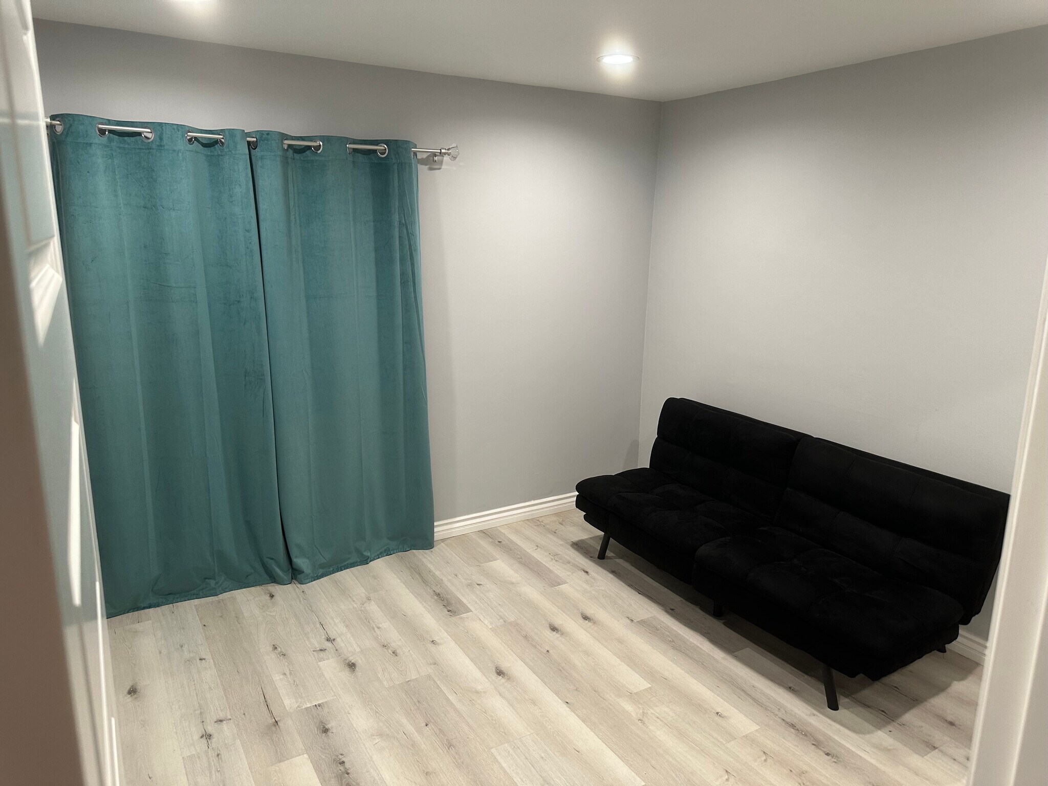 Building Photo - 4807 Woodley Ave