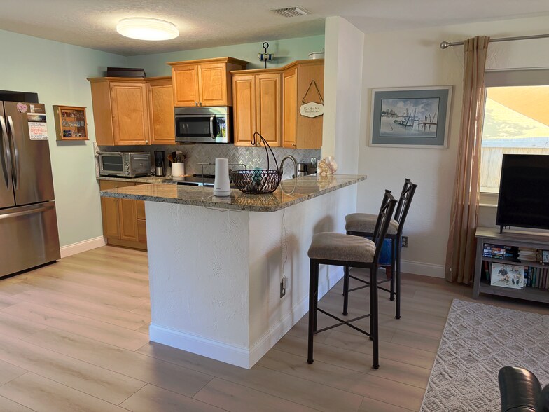 Building Photo - 262 43rd Ave NE