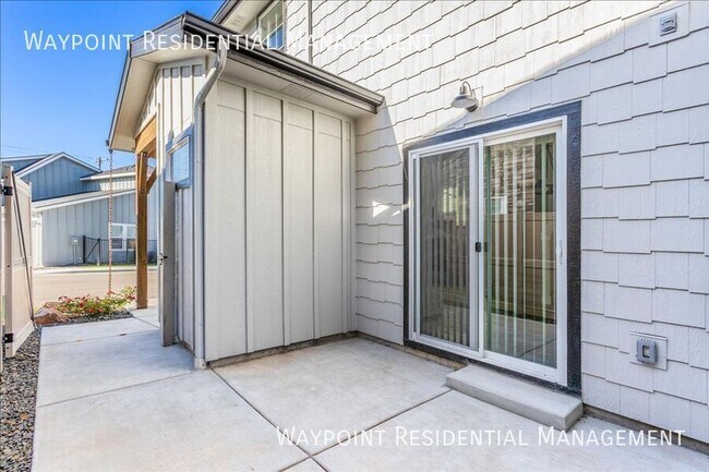 Building Photo - 1704 E Cutgrass Ln