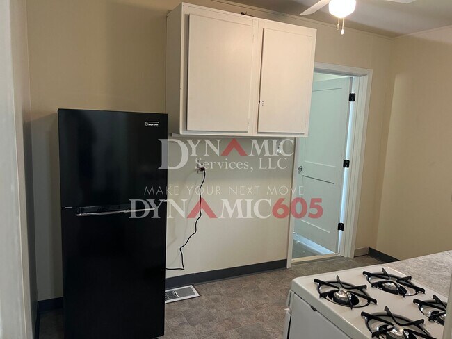 Building Photo - Studio with Bathroom - All Utilities Paid ...