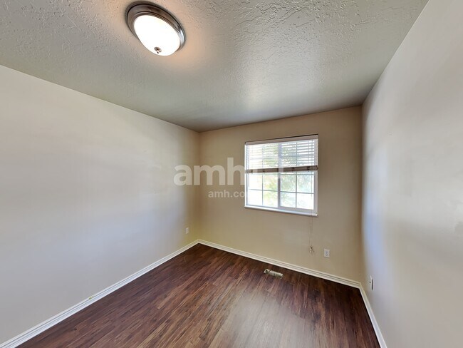 Building Photo - 1667 N 250 W