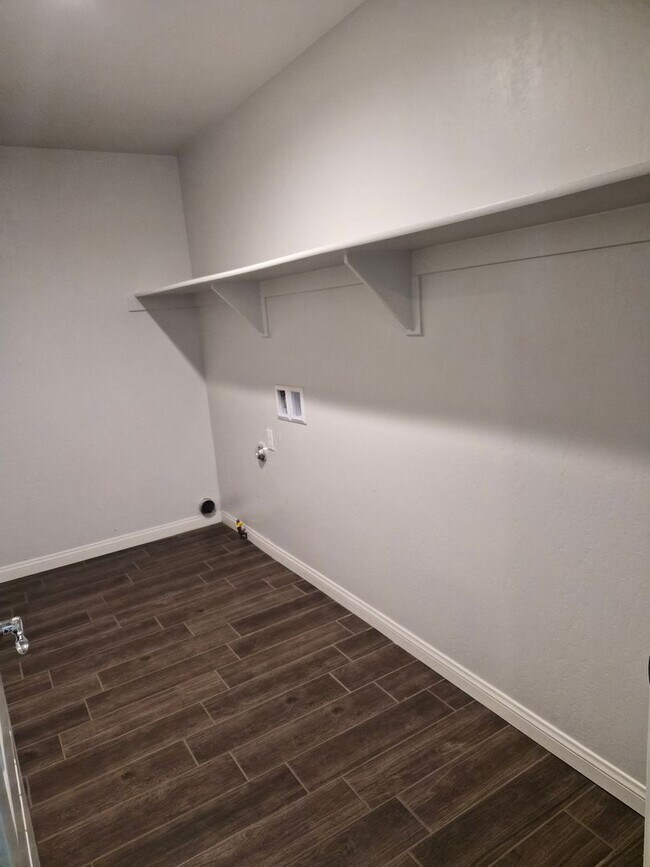 Building Photo - House for Rent