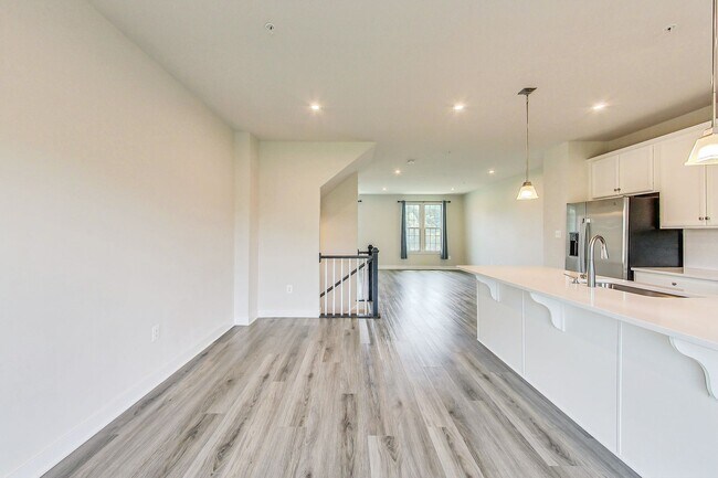 Building Photo - Meticulously Maintained 3 bedroom, 2.5 bat...