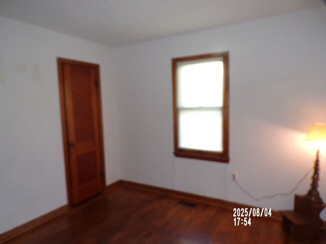 Building Photo - centrally located, pets negotiable with owner approval
