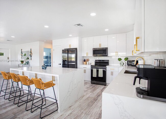 Building Photo - 1623 Venetian Dr