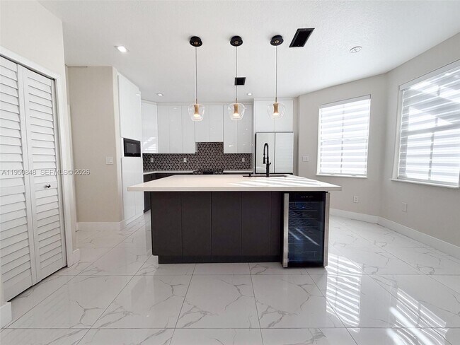 Building Photo - 4832 NW 107th Pl