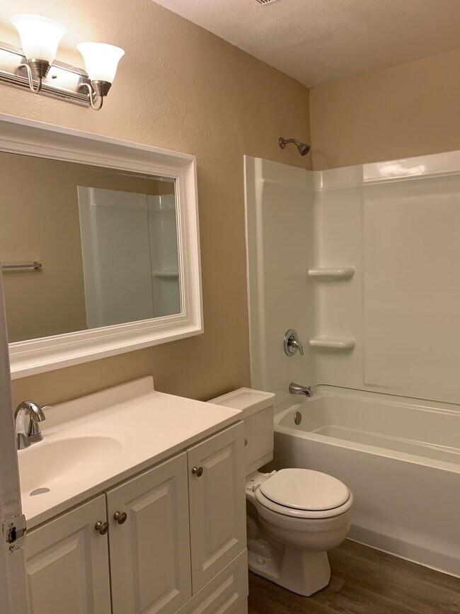 Building Photo - 4401 Parkwood Ct