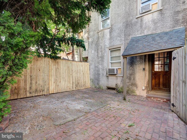Building Photo - 1439 N Howard St