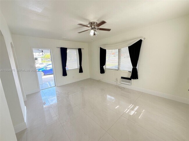 Building Photo - 254 E Dania Beach Blvd