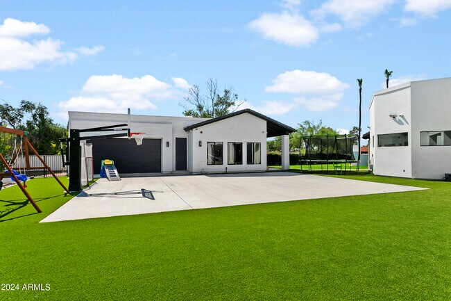 Building Photo - 6732 E San Juan Ave