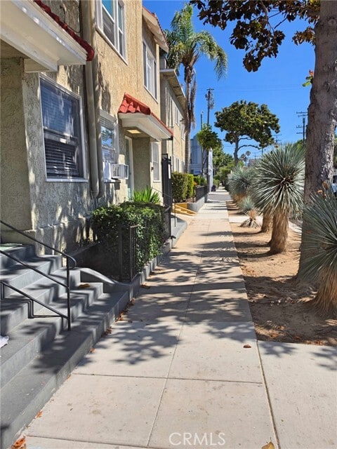 Building Photo - 242 Gaviota Ave