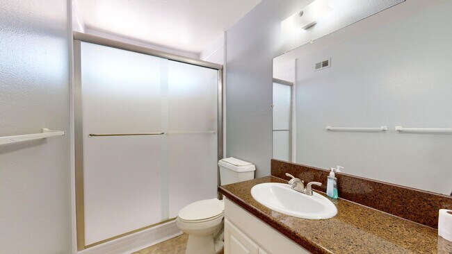 Building Photo - Spacious 5-Bedroom Family Home Available for Long Term Rent!