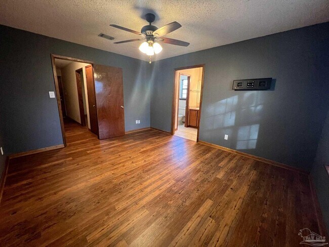 Building Photo - 3131 Oxford Cir