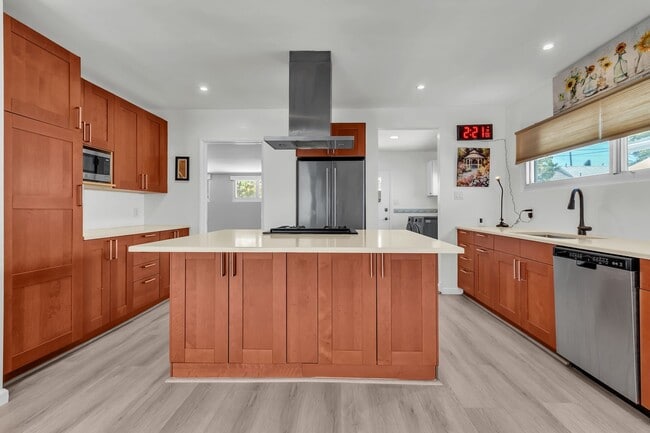 Building Photo - 6415 W 87th St