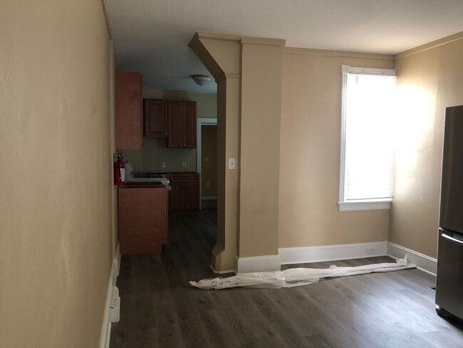 Building Photo - Fantastic 2 Bedroom/2 Bath Home! Recently Renovated Kitchen & Baths!