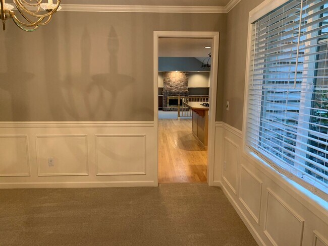 Building Photo - Location location 4 bedroom, 2.5 bath in t...