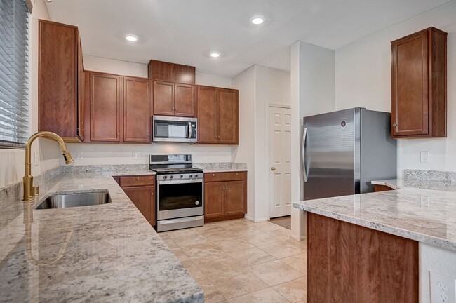 Building Photo - N Las Vegas Beautiful 3 bedroom townhome w...