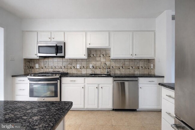 Building Photo - 49 Brambling Ln