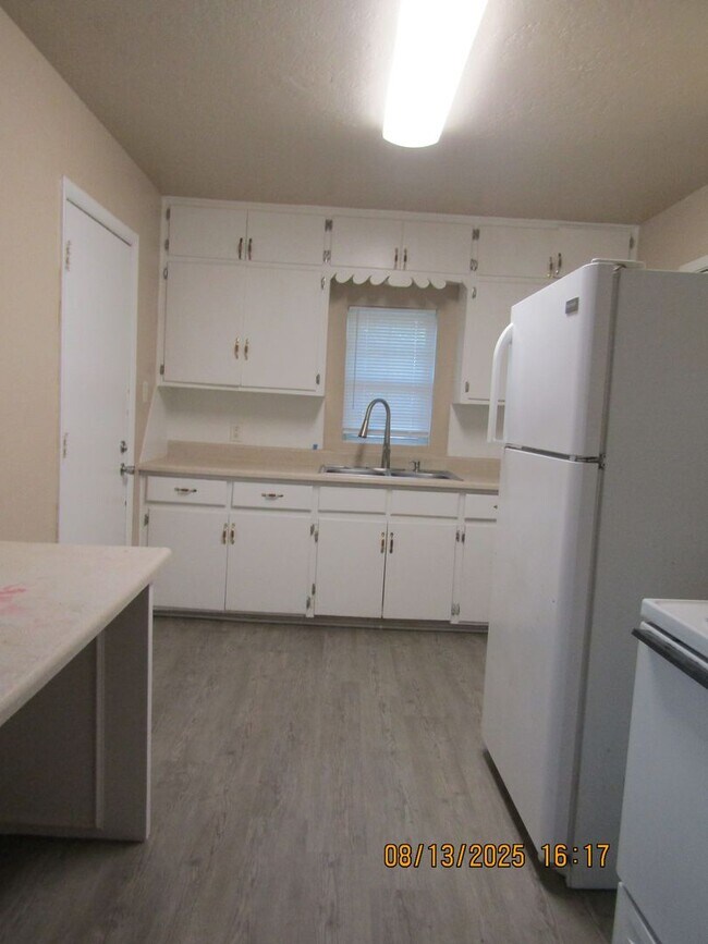 Building Photo - Move In Special: $250 off on The First Full Month' Rent!