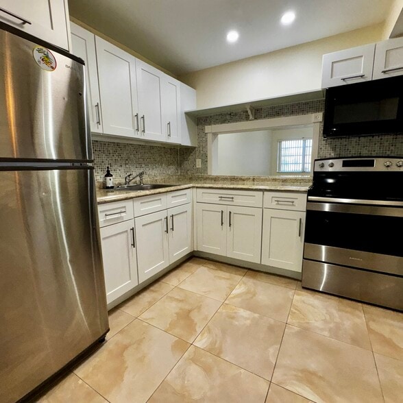 Building Photo - 215 SE 3rd Ave