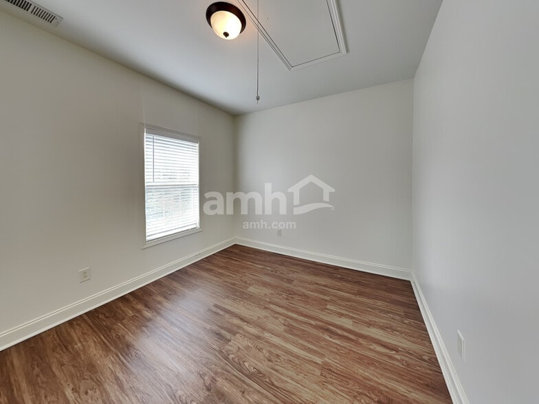 Building Photo - 4002 Sages Ave