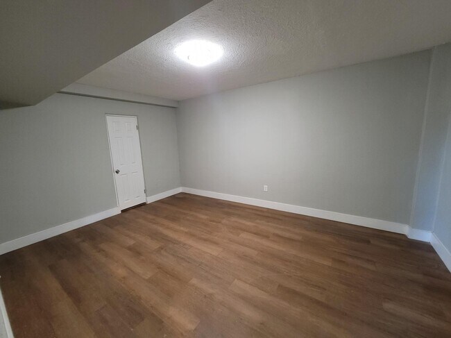 Building Photo - Sewanee (1105)