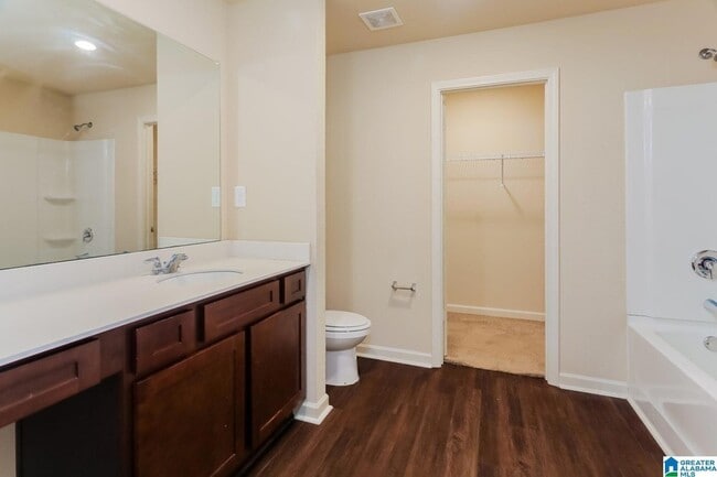 Building Photo - 275 Smith Glen Dr