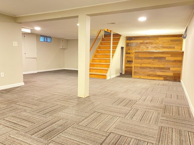Building Photo - Quiet residential area not far from shopping.
