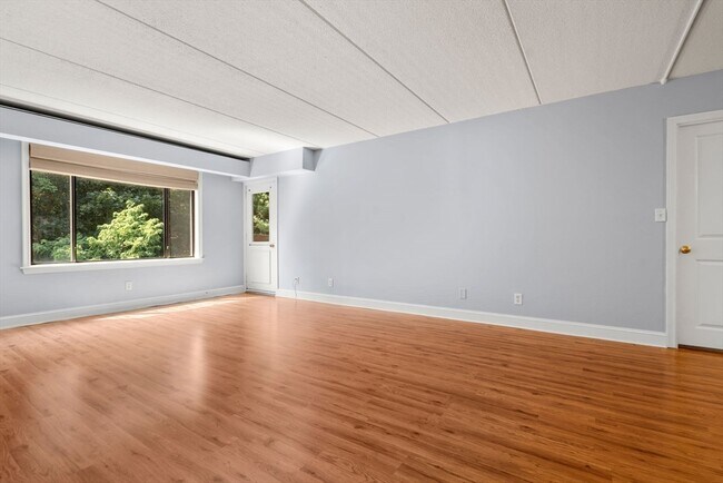 Building Photo - 1500 Worcester Rd