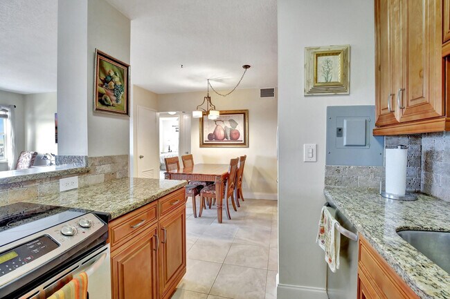 Building Photo - 2555 NE 11th St