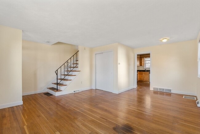 Building Photo - 19 Moreland Ave