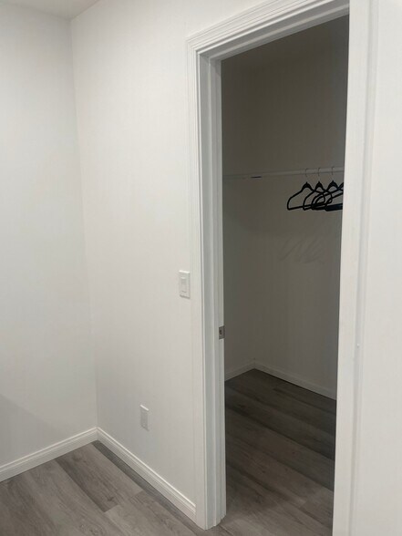 Building Photo - 3019 Brentwood Ave