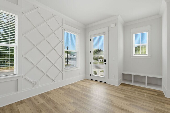 Building Photo - 331 Orchid St