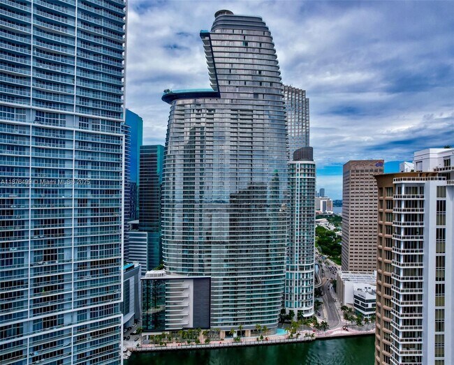 Building Photo - 300 Biscayne Blvd Way