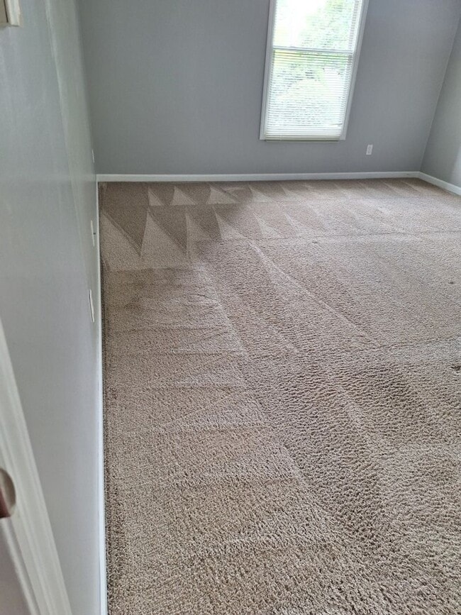 Building Photo - 4bd/3 bath located in desirable neighbor in Fox Den Subdivision in West Knoxville