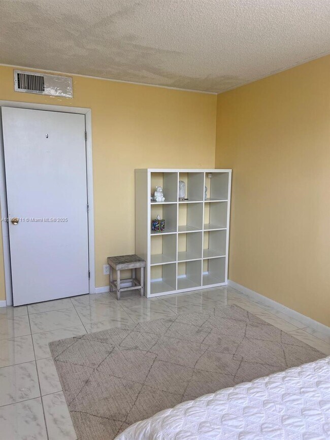 Building Photo - 3161 S Ocean Dr