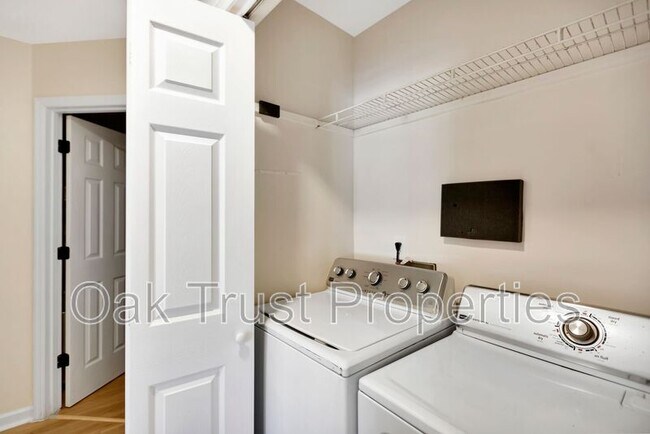 Building Photo - 8335 Weyhill Ct