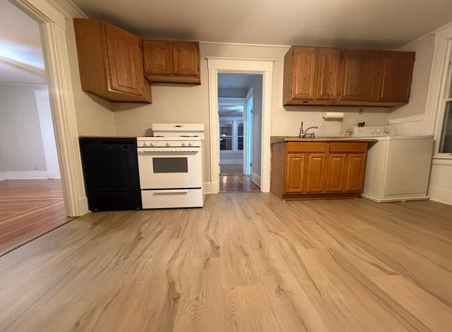 Building Photo - 114 Wallace St