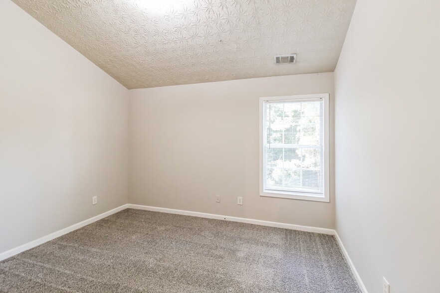 Building Photo - 740 Shadow Lake Dr