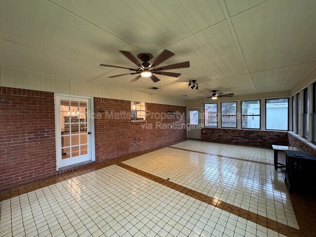 Building Photo - 8140 Tabaid Ln