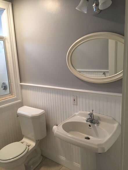 Bathroom - 59 Halsey St