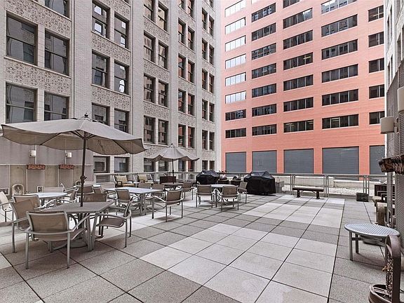 Shared patio with grills, 5th floor - 314 N Broadway