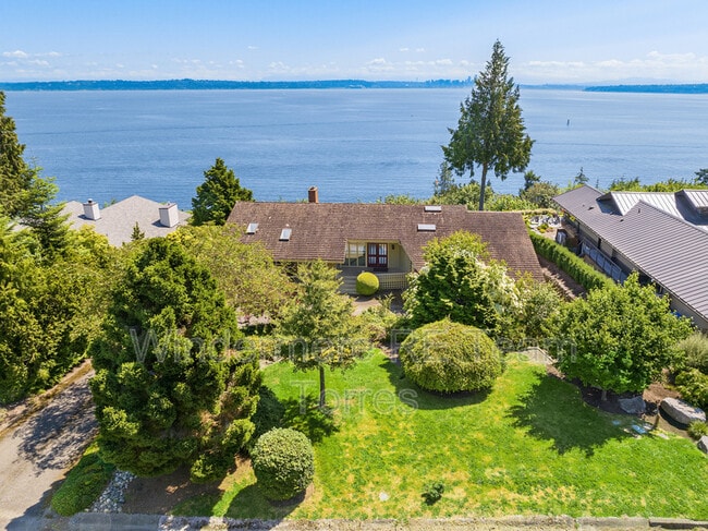 Building Photo - 10837 Bill Point Bluff NE