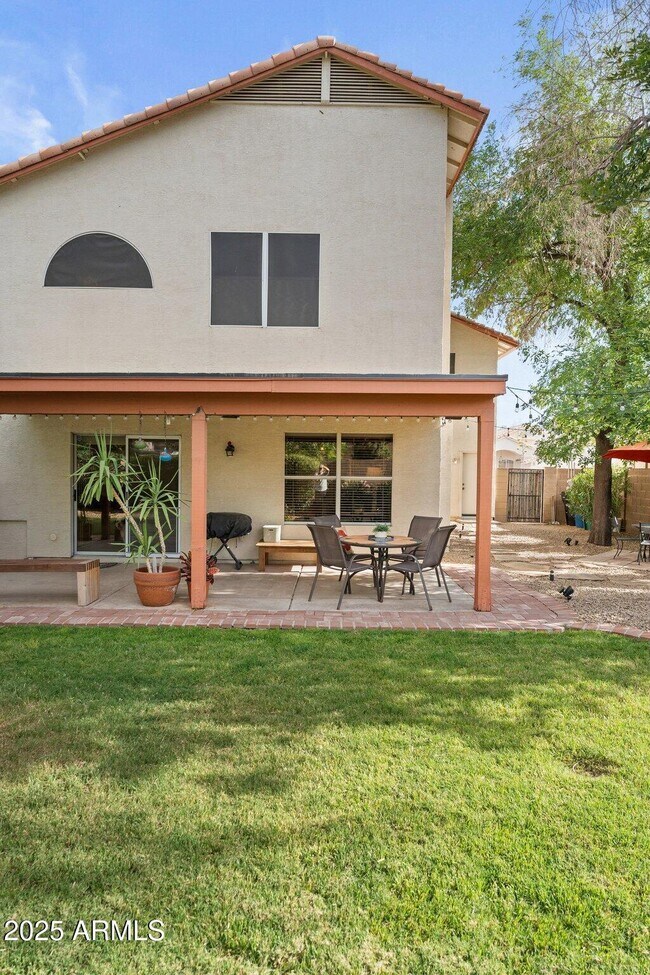 Building Photo - 630 W Navarro Ave