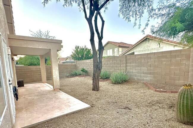 Building Photo - 4256 E Chaparosa Way