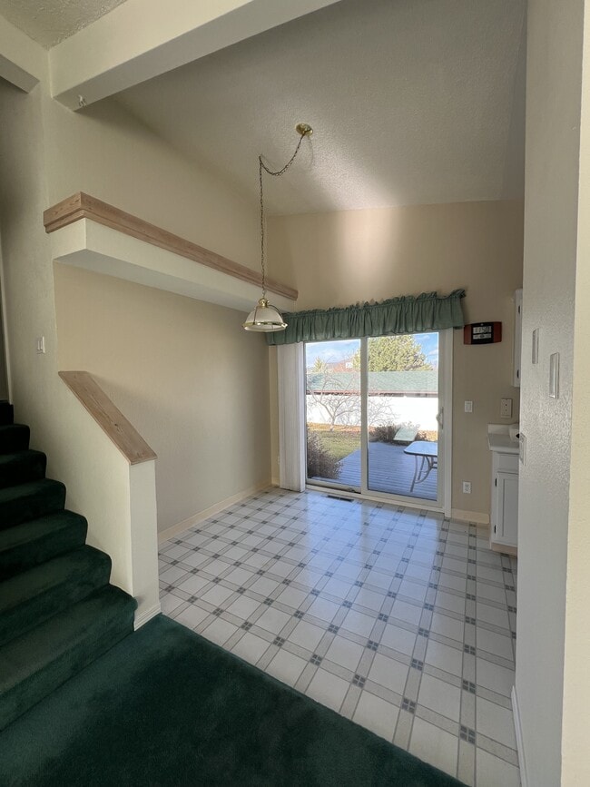 Building Photo - 454 Paxon St