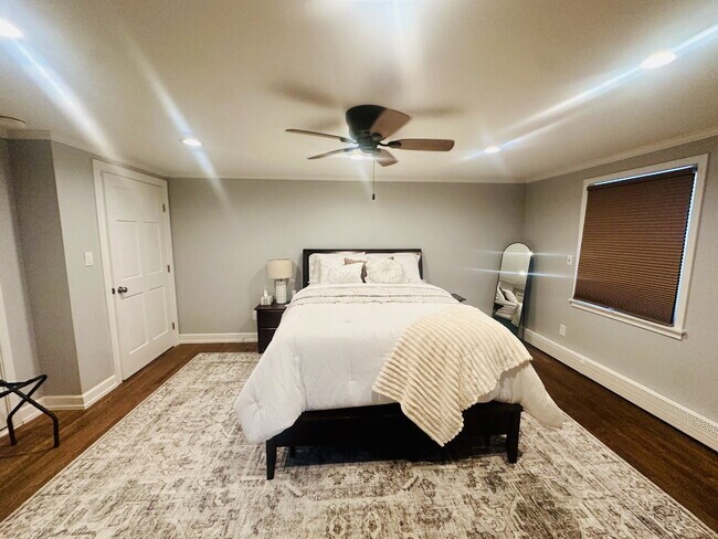 Building Photo - Furnished 3-Bedroom Single-Family Home in West Falls