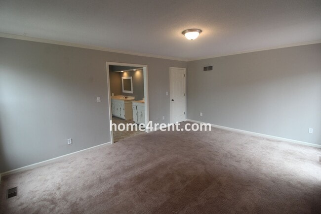 Building Photo - Gorgeous Lake Home w/ Beautiful Walking Tr...